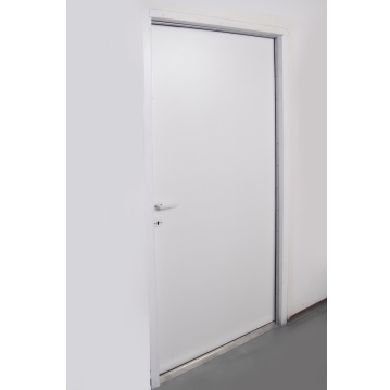 דלת הכוללת אטם היקפי גליוטינה חיצונית